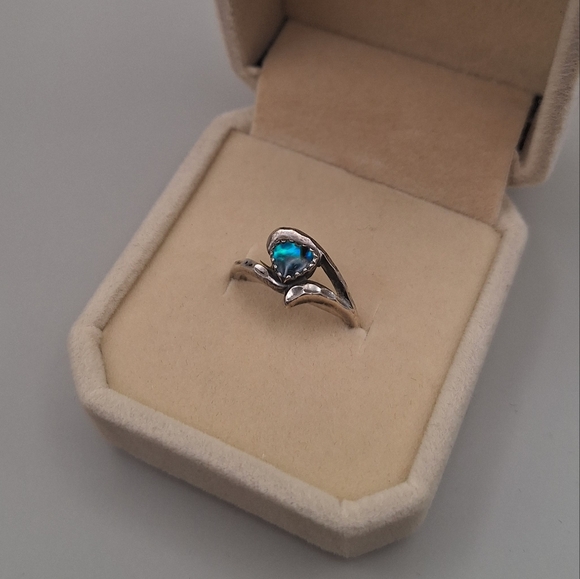 WM Co. Sterling Silver Heart-Shaped Abalone Ring – Size 5 - Picture 2 of 9